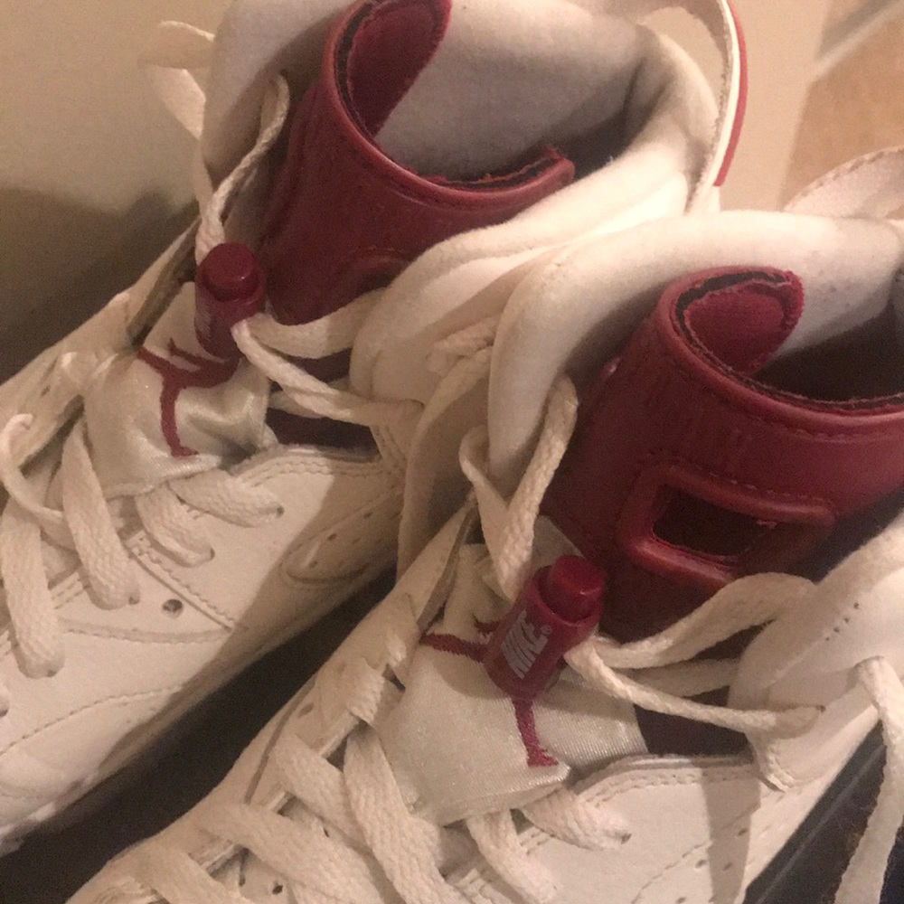 Jordan 6 Maroon - Picture 5 of 7